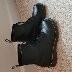 Like New Doc Martens 1460W size US 7 ladies